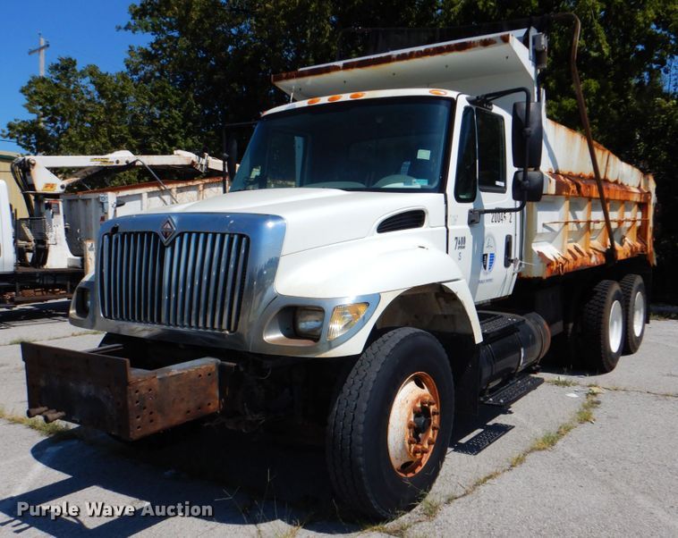 image for item KV9464 2004 International 7400  dump truck