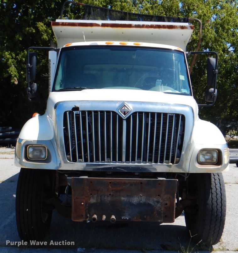 image for item KV9464 2004 International 7400  dump truck