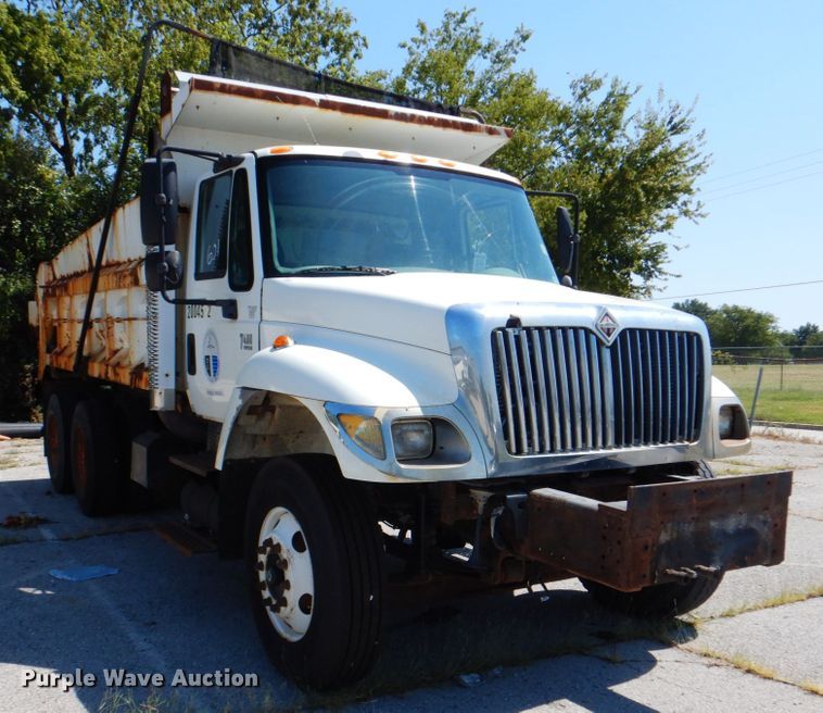 image for item KV9464 2004 International 7400  dump truck