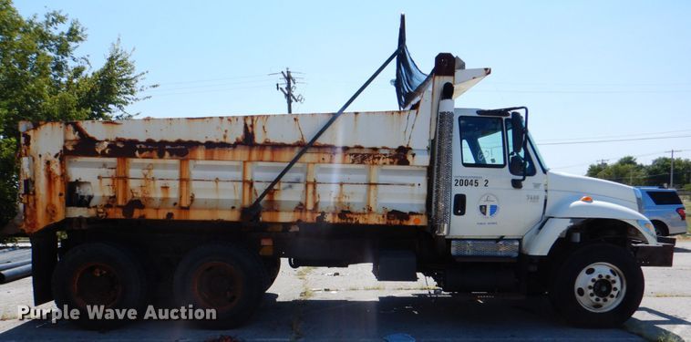 image for item KV9464 2004 International 7400  dump truck