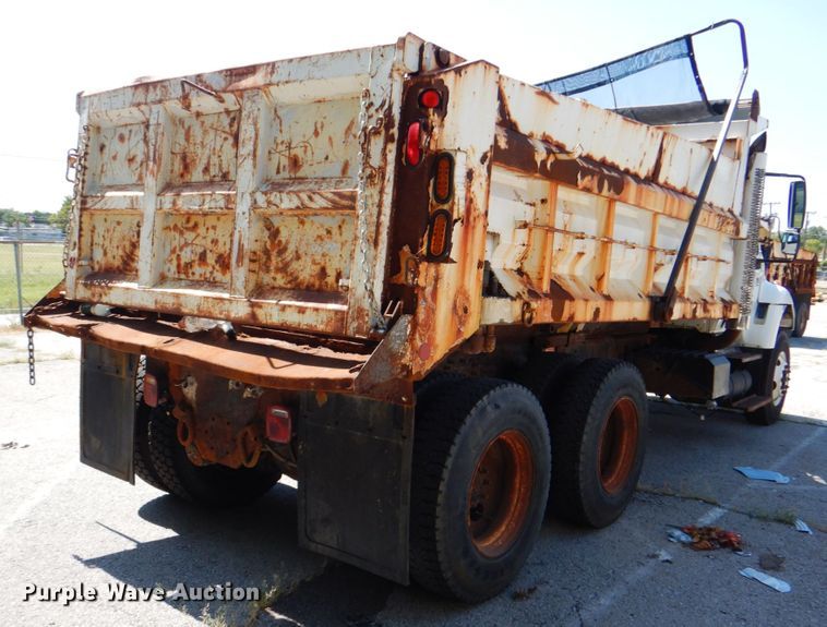 image for item KV9464 2004 International 7400  dump truck