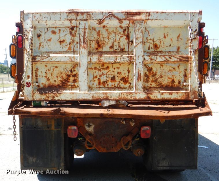 image for item KV9464 2004 International 7400  dump truck