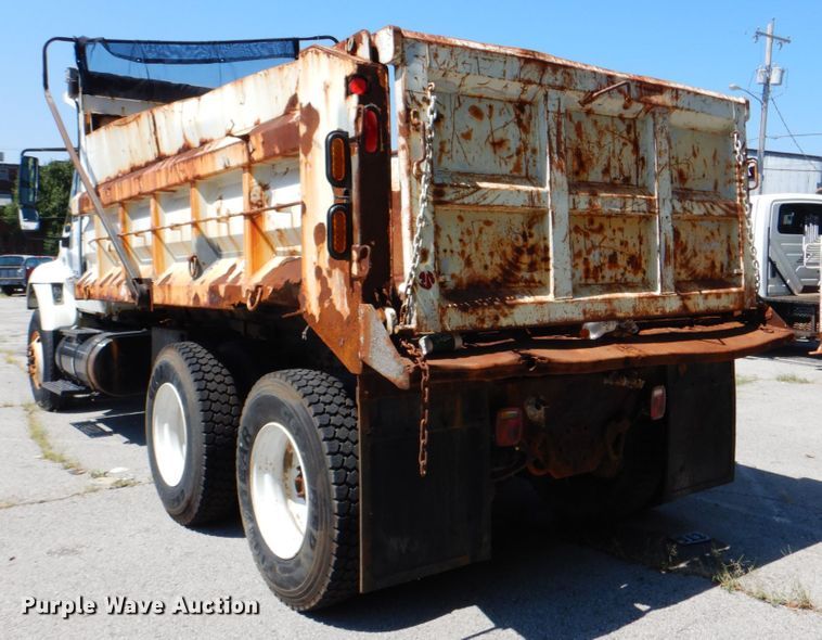 image for item KV9464 2004 International 7400  dump truck