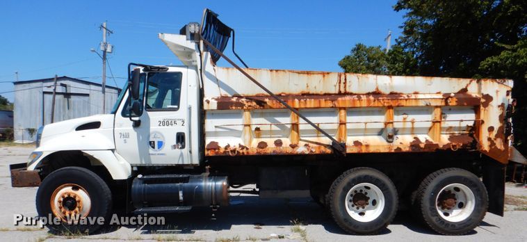 image for item KV9464 2004 International 7400  dump truck