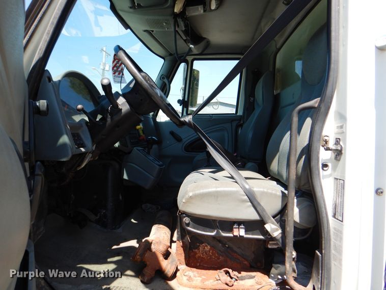 image for item KV9464 2004 International 7400  dump truck