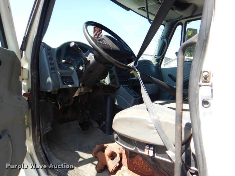 image for item KV9464 2004 International 7400  dump truck