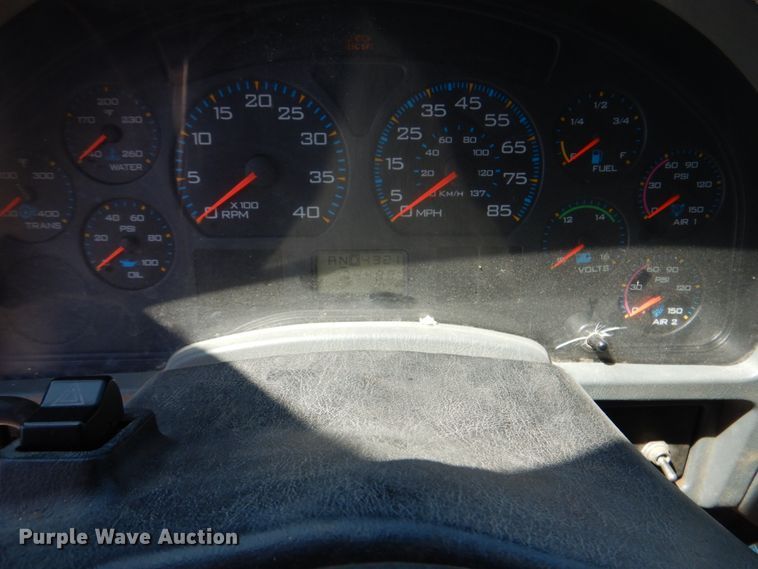 image for item KV9464 2004 International 7400  dump truck