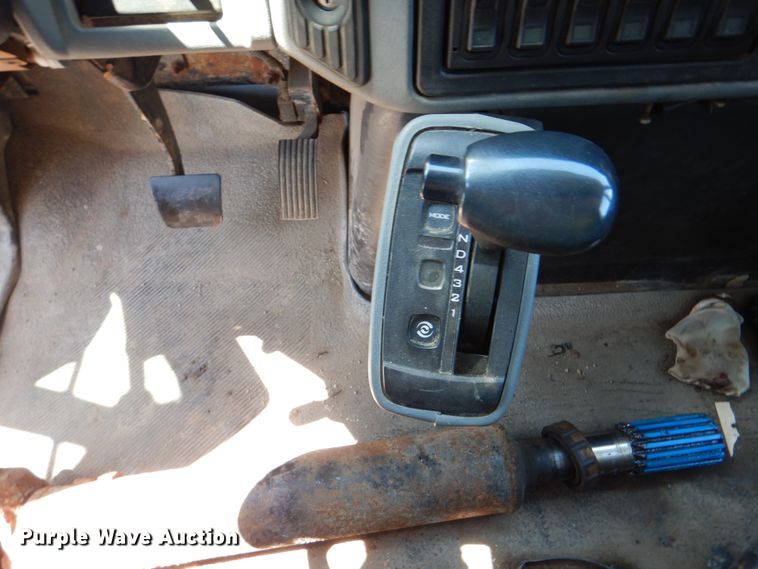 image for item KV9464 2004 International 7400  dump truck