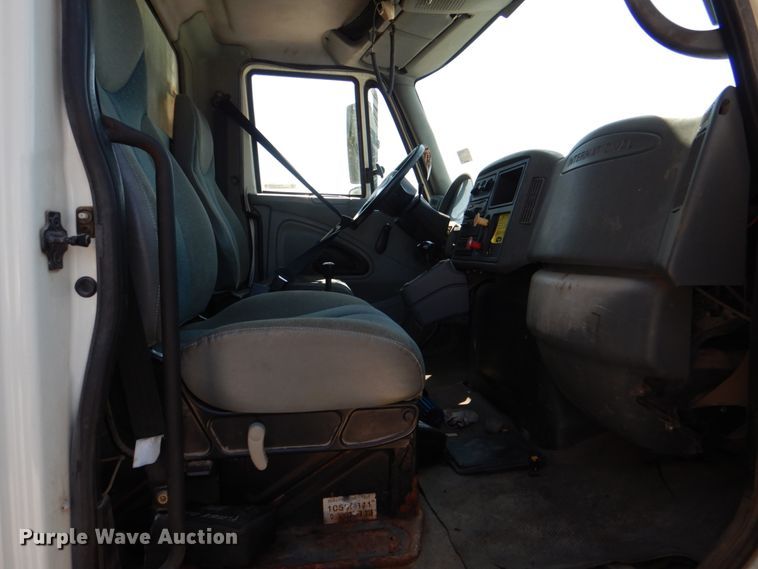 image for item KV9464 2004 International 7400  dump truck