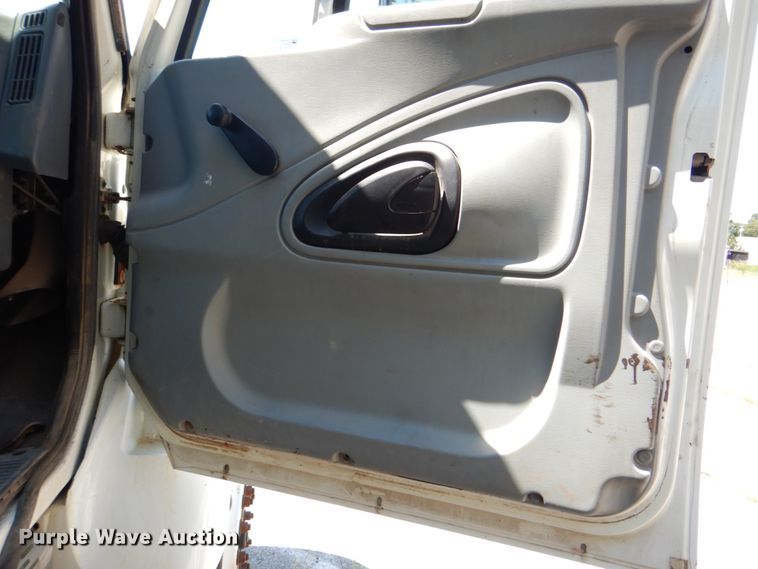 image for item KV9464 2004 International 7400  dump truck