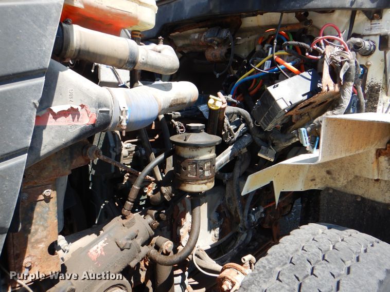 image for item KV9464 2004 International 7400  dump truck