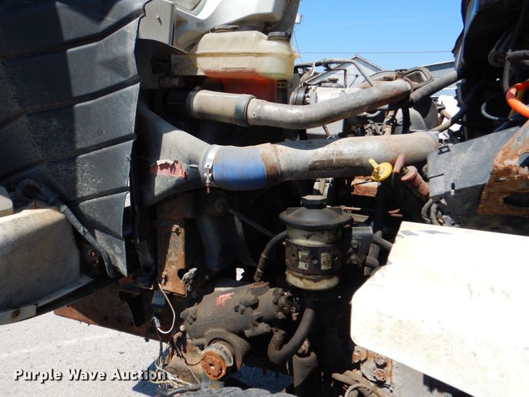 image for item KV9464 2004 International 7400  dump truck