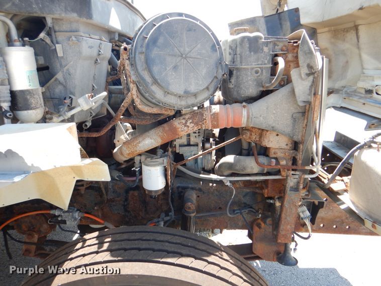 image for item KV9464 2004 International 7400  dump truck