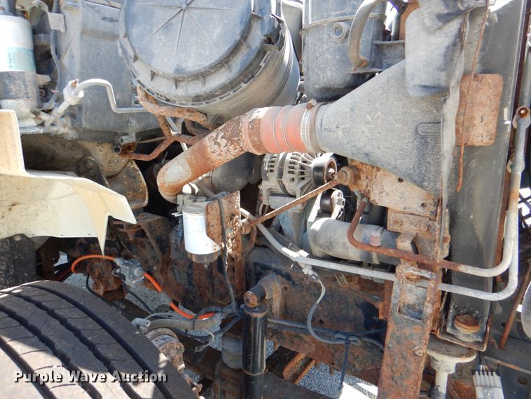 image for item KV9464 2004 International 7400  dump truck