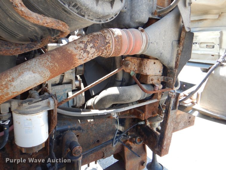 image for item KV9464 2004 International 7400  dump truck