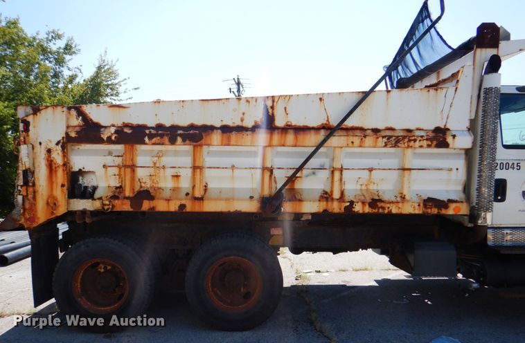 image for item KV9464 2004 International 7400  dump truck