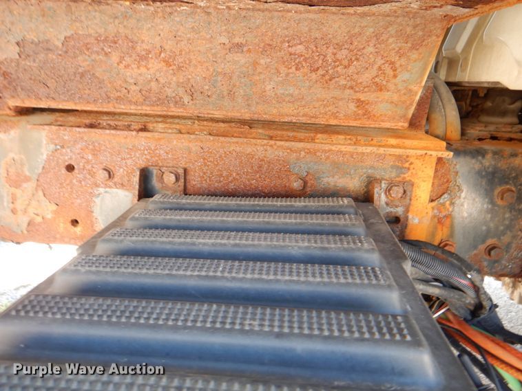 image for item KV9464 2004 International 7400  dump truck