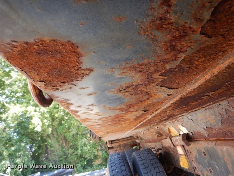 image for item KV9464 2004 International 7400  dump truck