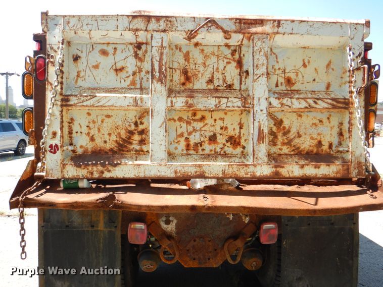 image for item KV9464 2004 International 7400  dump truck