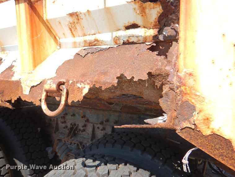 image for item KV9464 2004 International 7400  dump truck