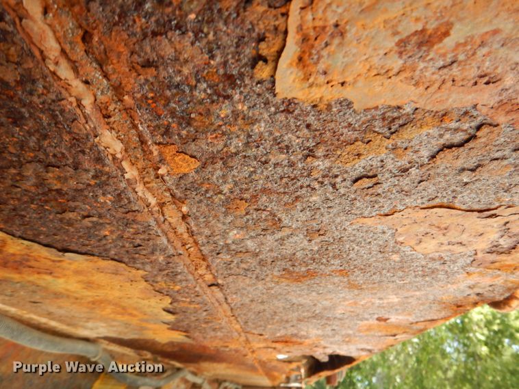 image for item KV9464 2004 International 7400  dump truck