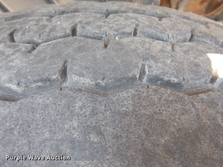 image for item KV9464 2004 International 7400  dump truck