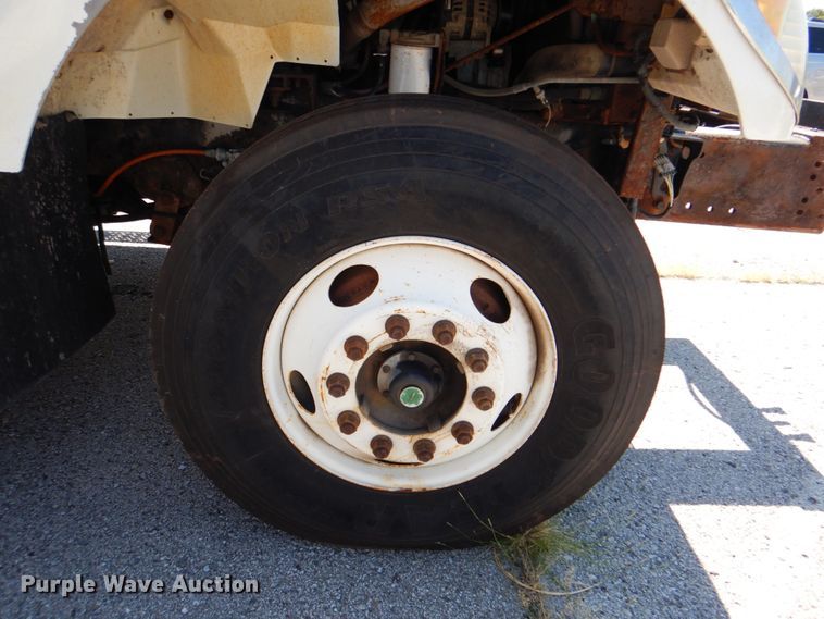 image for item KV9464 2004 International 7400  dump truck