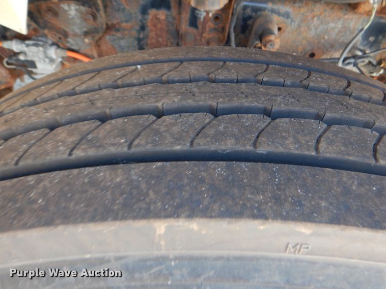 image for item KV9464 2004 International 7400  dump truck