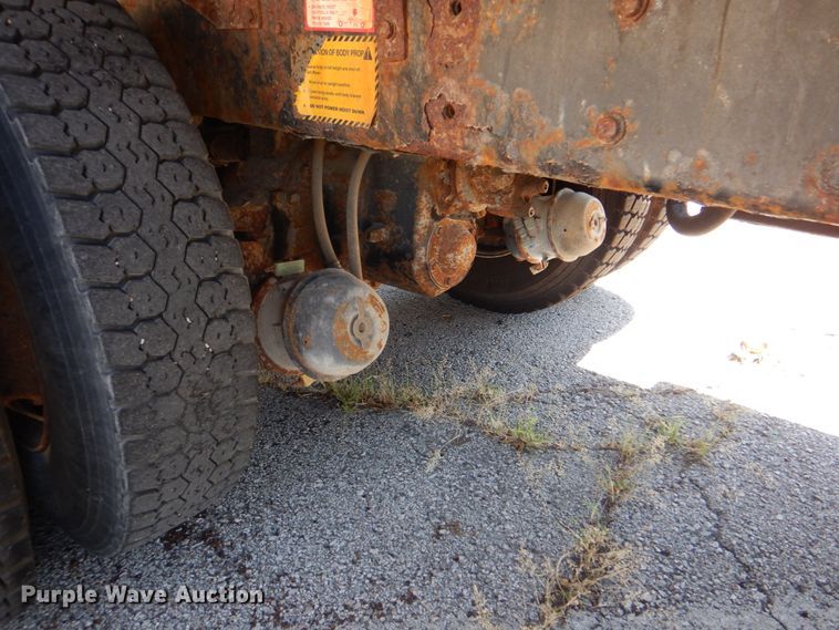 image for item KV9464 2004 International 7400  dump truck