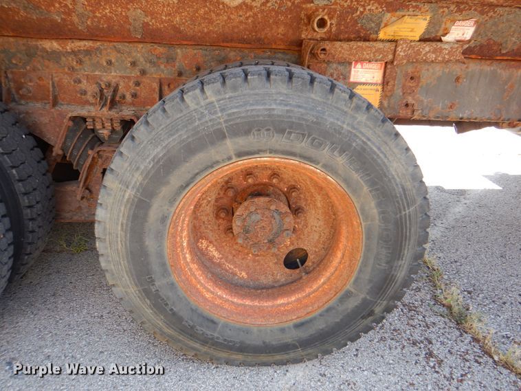 image for item KV9464 2004 International 7400  dump truck