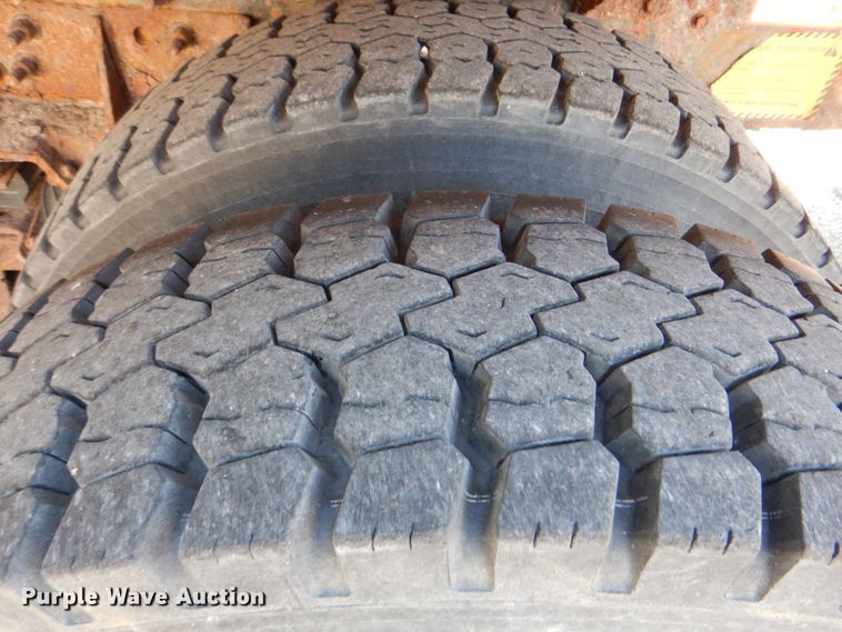 image for item KV9464 2004 International 7400  dump truck