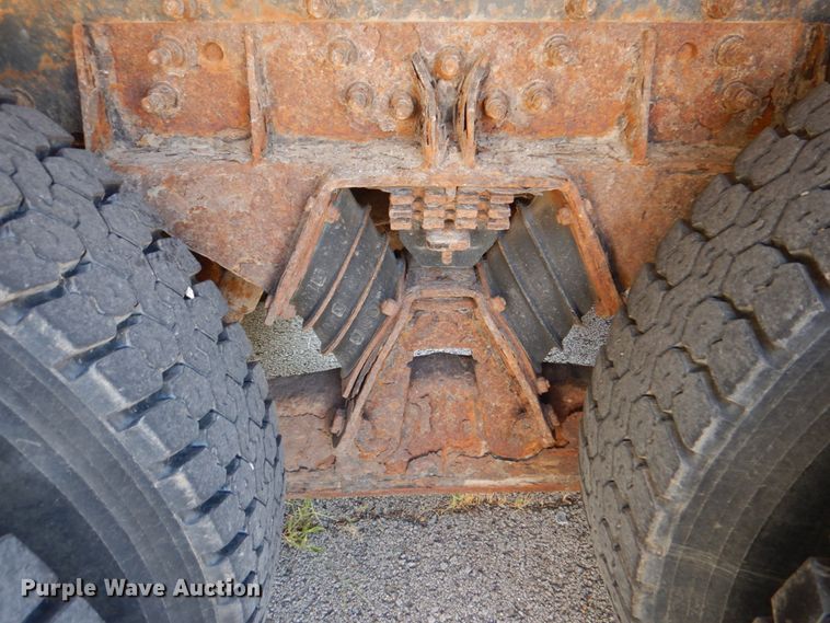 image for item KV9464 2004 International 7400  dump truck