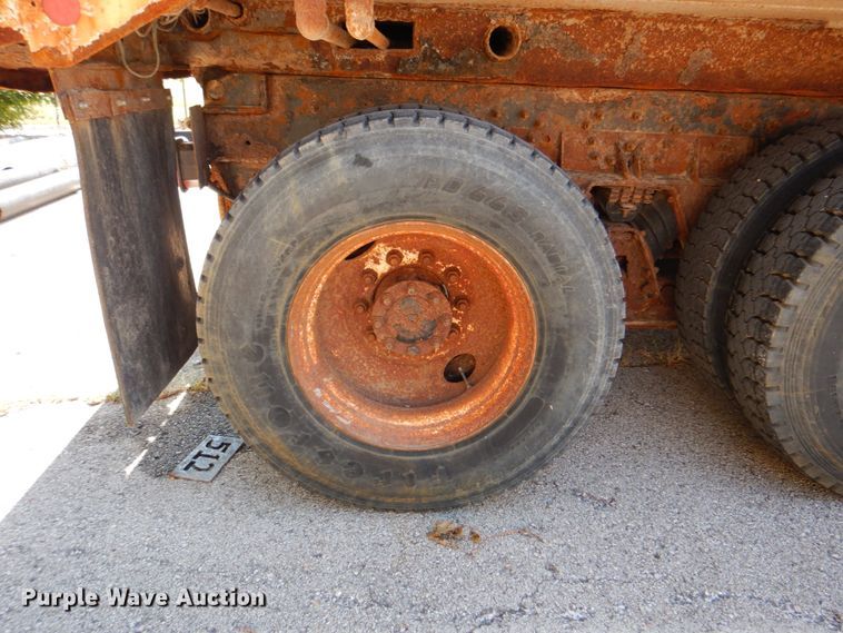 image for item KV9464 2004 International 7400  dump truck