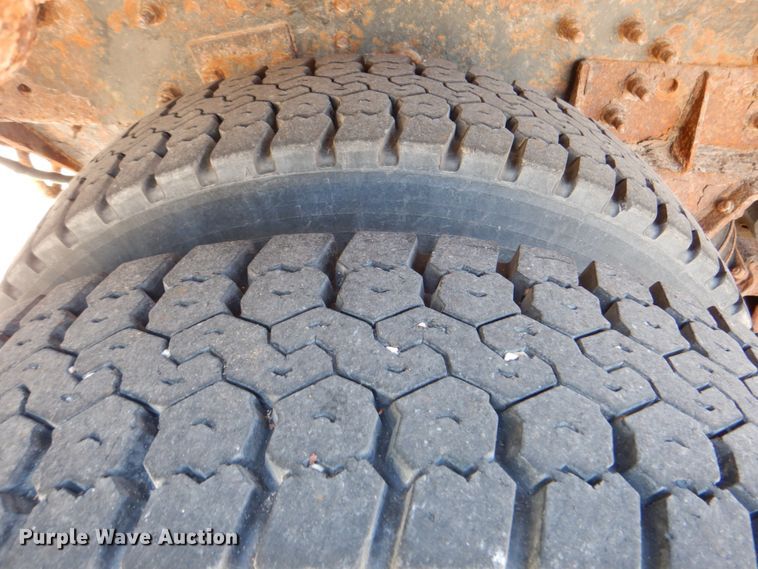 image for item KV9464 2004 International 7400  dump truck