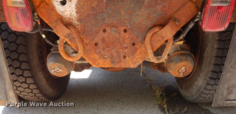 image for item KV9464 2004 International 7400  dump truck