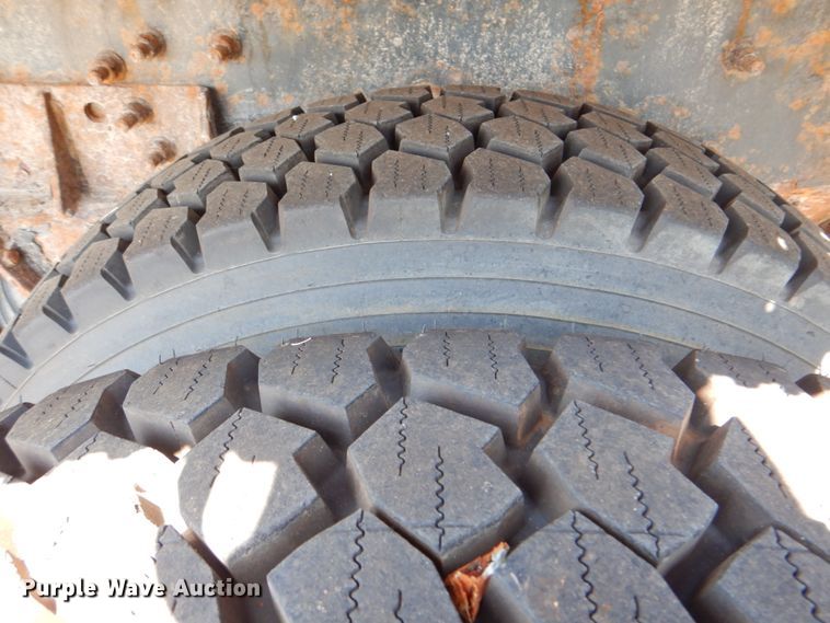 image for item KV9464 2004 International 7400  dump truck