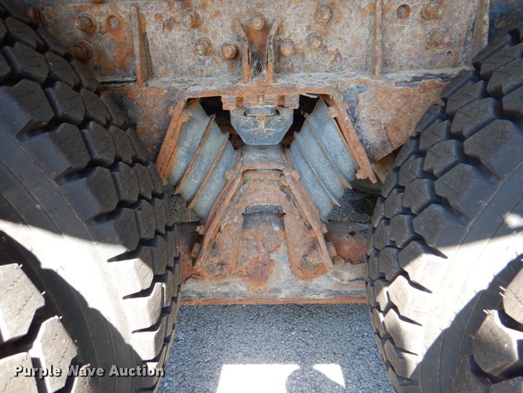 image for item KV9464 2004 International 7400  dump truck