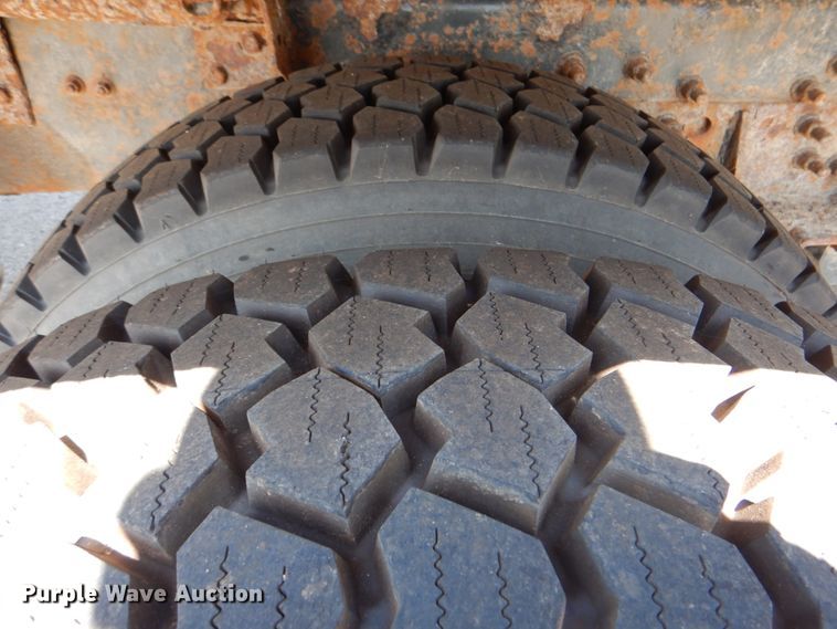 image for item KV9464 2004 International 7400  dump truck