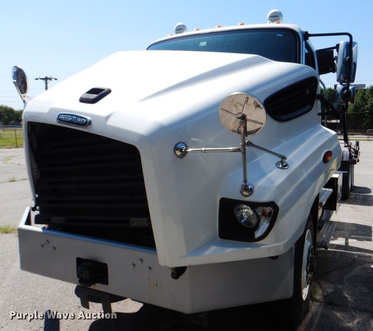 image for item KV9465 2018 Freightliner 114SD  roll-off container truck