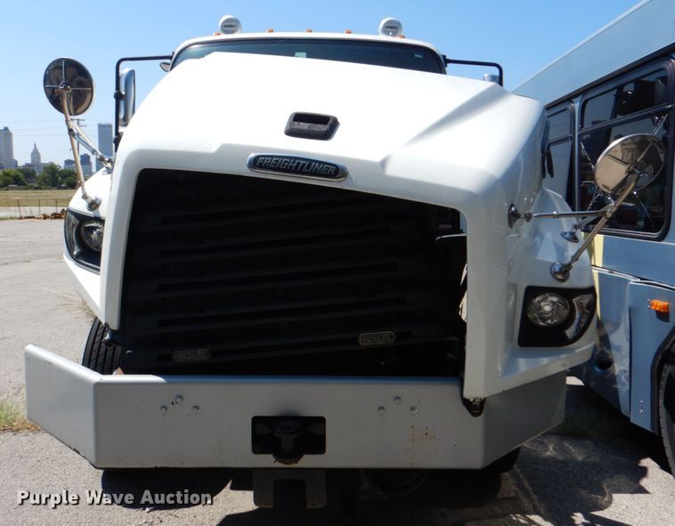 image for item KV9465 2018 Freightliner 114SD  roll-off container truck