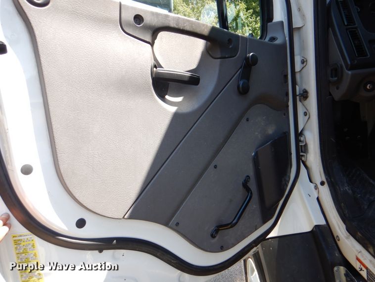 image for item KV9465 2018 Freightliner 114SD  roll-off container truck