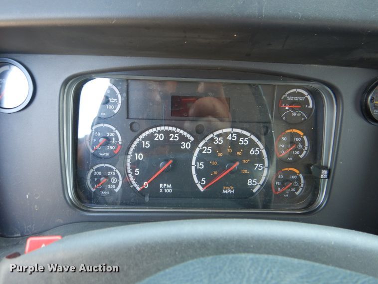 image for item KV9465 2018 Freightliner 114SD  roll-off container truck