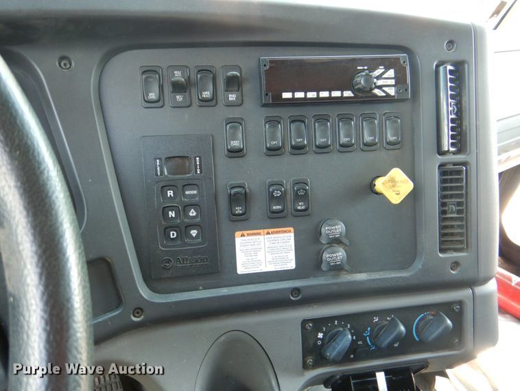 image for item KV9465 2018 Freightliner 114SD  roll-off container truck