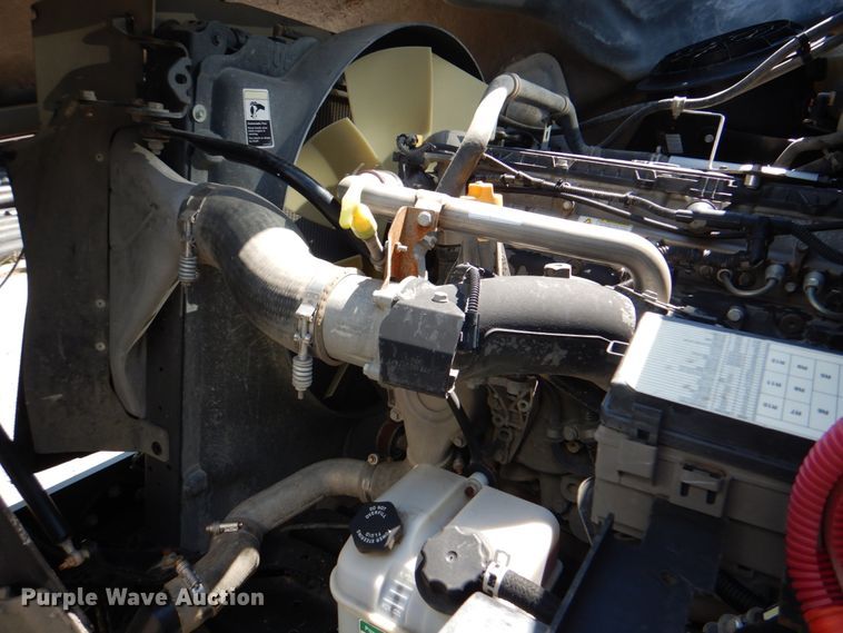 image for item KV9465 2018 Freightliner 114SD  roll-off container truck