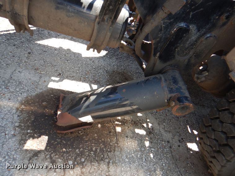 image for item KV9465 2018 Freightliner 114SD  roll-off container truck