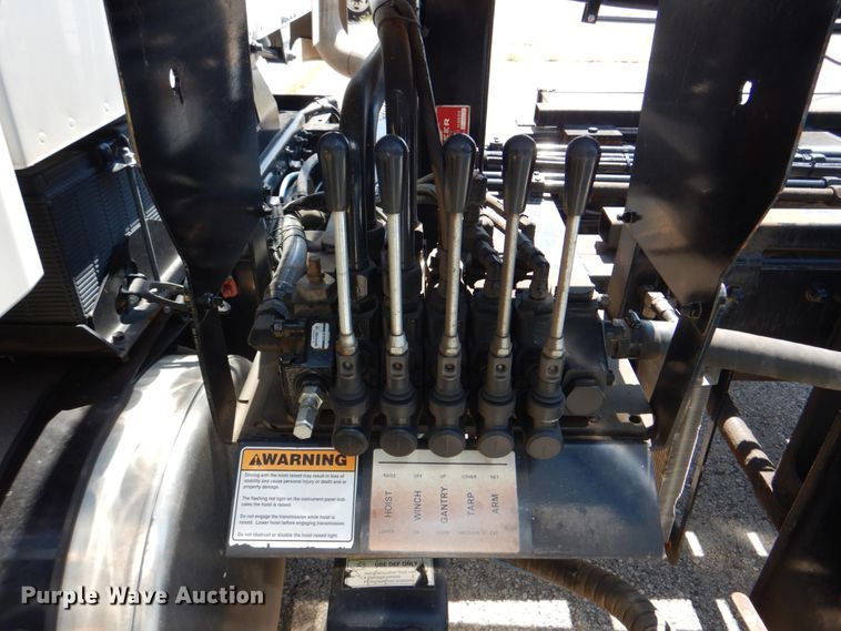 image for item KV9465 2018 Freightliner 114SD  roll-off container truck