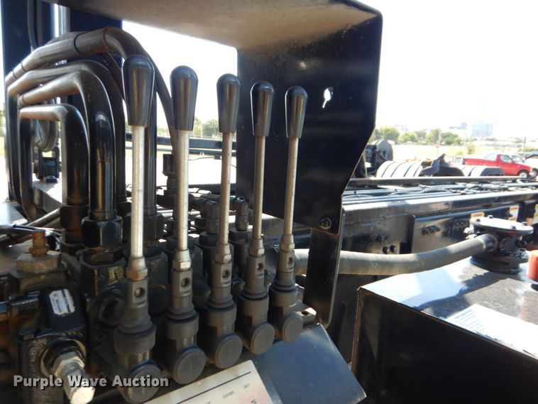 image for item KV9465 2018 Freightliner 114SD  roll-off container truck