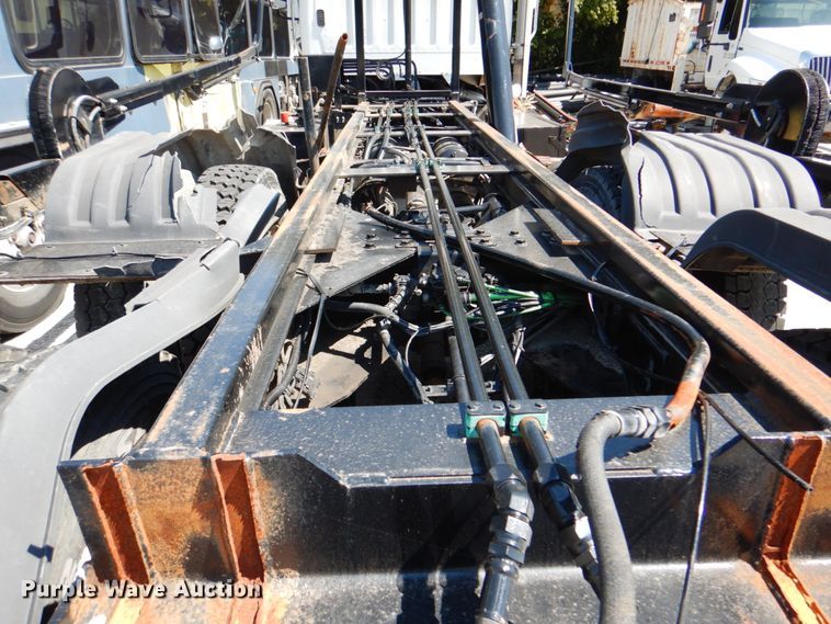 image for item KV9465 2018 Freightliner 114SD  roll-off container truck