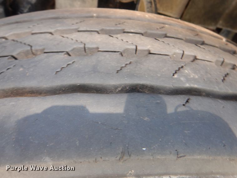 image for item KV9465 2018 Freightliner 114SD  roll-off container truck