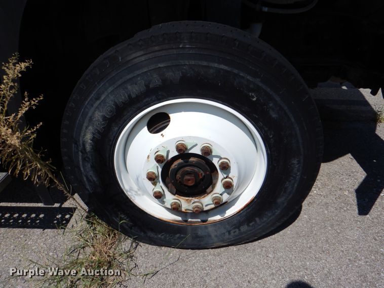 image for item KV9465 2018 Freightliner 114SD  roll-off container truck